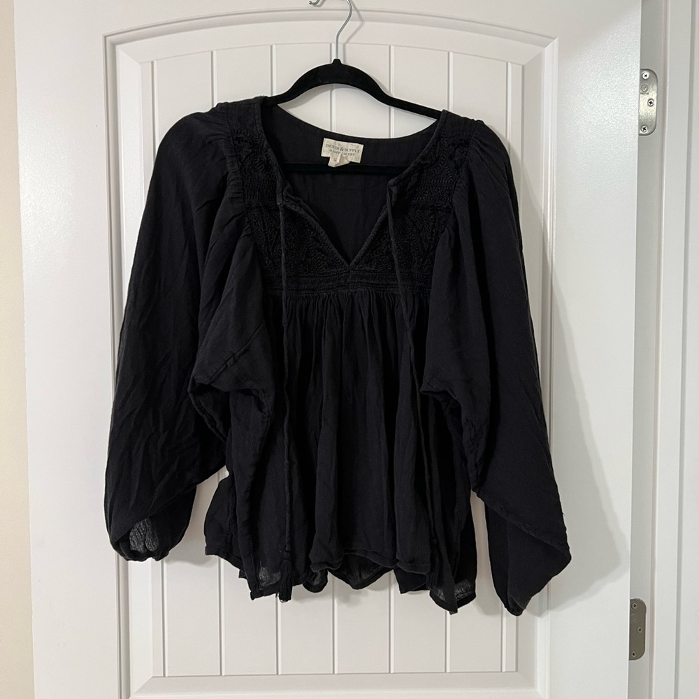 🕸 3/25 - Black peasant top